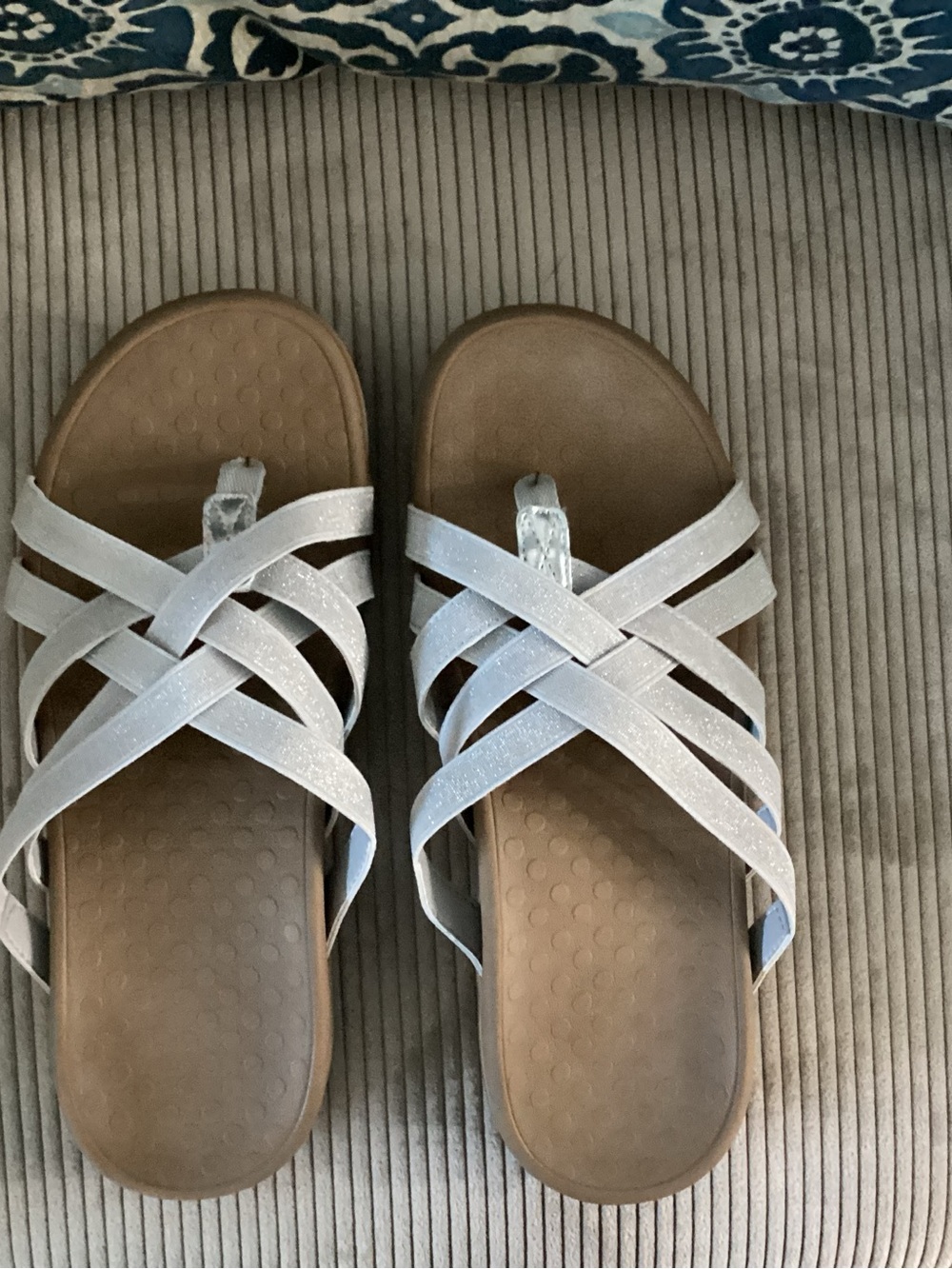 Vionic Lt.Grey Glitter Crisscross Slide Sandals